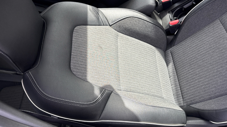 Renault Clio 1.6 E-TECH full hybrid 145 Techno 5dr Auto Hybrid Hatchback